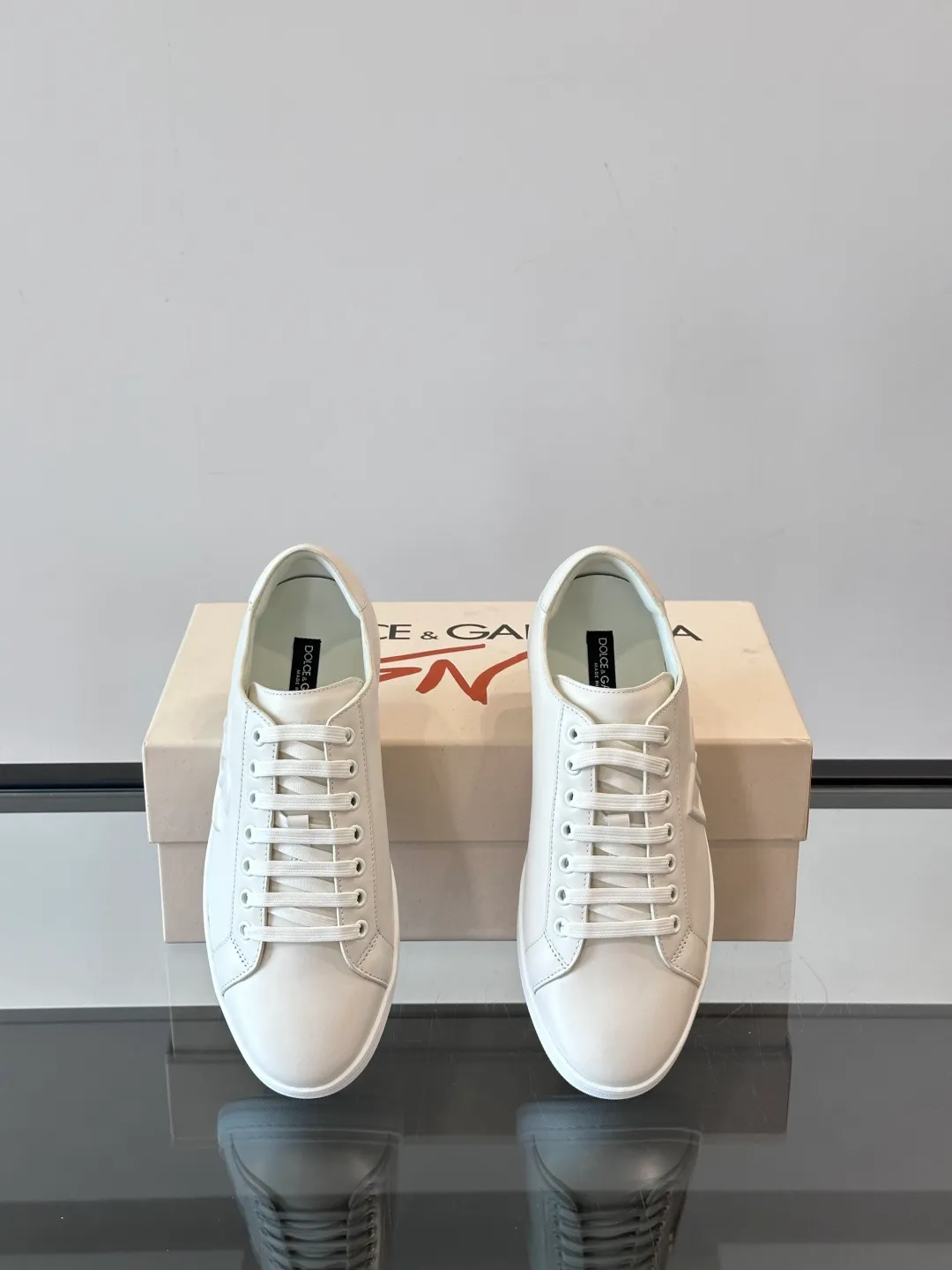 Men's shoes 💰p400 "DG" Dolce & Gabbana fashion casual shoes, high-end boutique men's casual sports shoes! Imported first layer cowhide. The contrasting color design attracts the eye, and the brand logo decoration on the tongue is exquisite and luxurious, super A level! Compared with the genuine product at the counter, the version is no worse at all! size: 38-44 (45 customized)